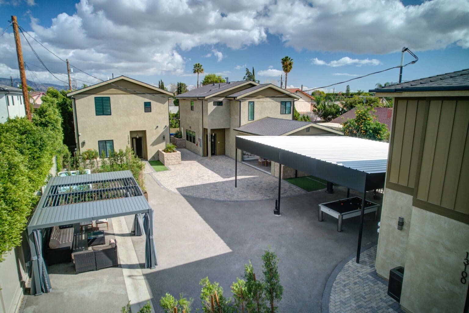 Outdoor Lounge & Recreation
